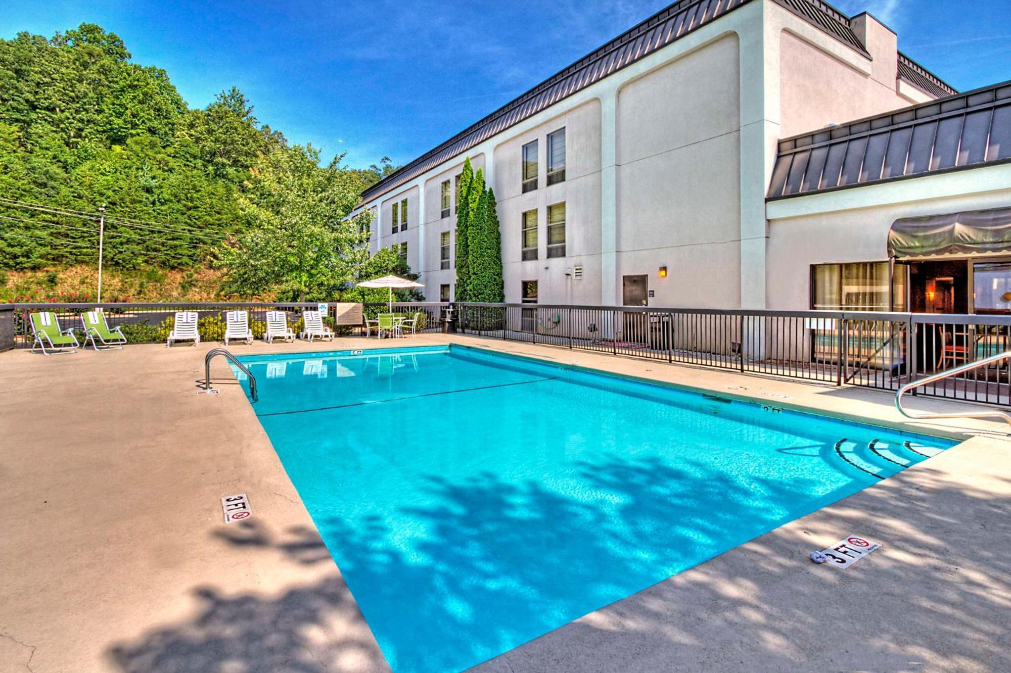 Hampton Inn Franklin, Nc Bagian luar foto